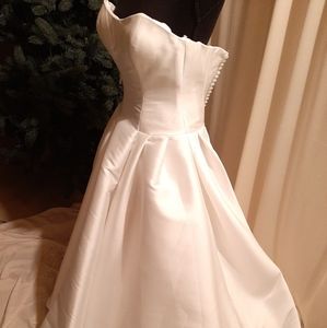 Wedding gown